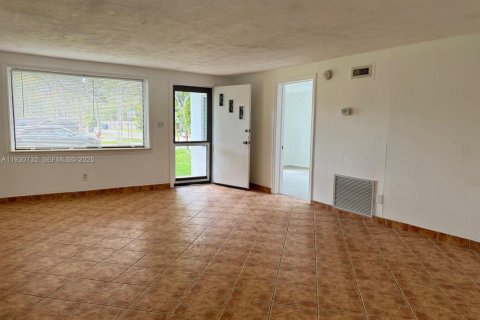 House in Fort Lauderdale, Florida 2 bedrooms, 115.94 sq.m. № 1989691 - photo 8