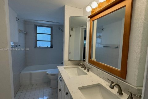 House in Fort Lauderdale, Florida 2 bedrooms, 115.94 sq.m. № 1989691 - photo 6