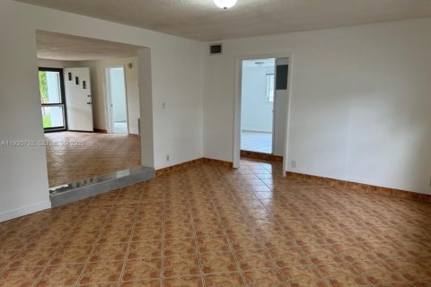 House in Fort Lauderdale, Florida 2 bedrooms, 115.94 sq.m. № 1989691 - photo 9