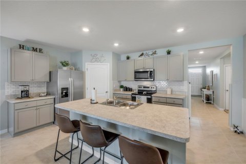 House in New Smyrna Beach, Florida 4 bedrooms, 172.33 sq.m. № 1771609 - photo 4