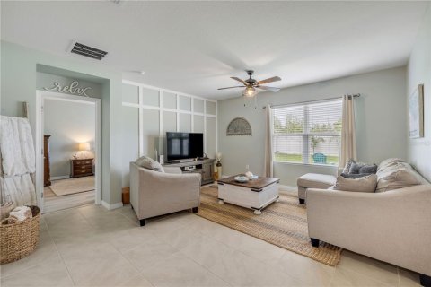 House in New Smyrna Beach, Florida 4 bedrooms, 172.33 sq.m. № 1771609 - photo 15