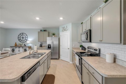 House in New Smyrna Beach, Florida 4 bedrooms, 172.33 sq.m. № 1771609 - photo 7