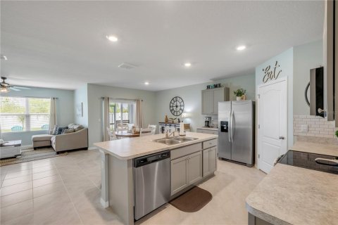 House in New Smyrna Beach, Florida 4 bedrooms, 172.33 sq.m. № 1771609 - photo 6