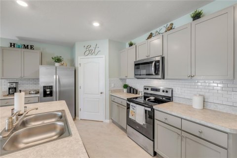 House in New Smyrna Beach, Florida 4 bedrooms, 172.33 sq.m. № 1771609 - photo 8