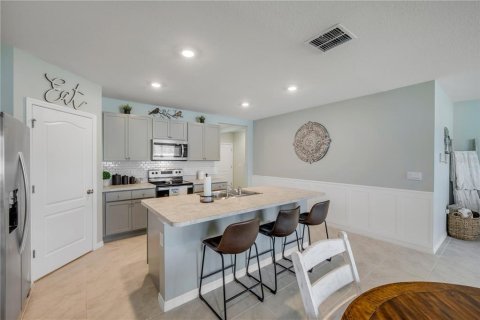House in New Smyrna Beach, Florida 4 bedrooms, 172.33 sq.m. № 1771609 - photo 9