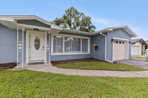 House in Seminole, Florida 3 bedrooms, 115.11 sq.m. № 1812711 - photo 2