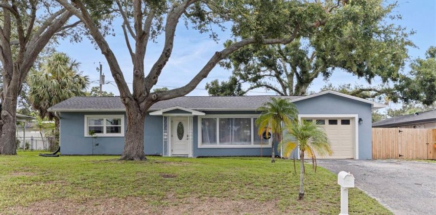House in Seminole, Florida 3 bedrooms, 115.11 sq.m. № 1812711