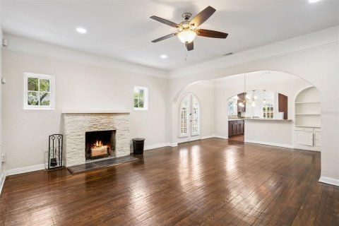 House in Orlando, Florida 2 bedrooms, 176.89 sq.m. № 2408512 - photo 9
