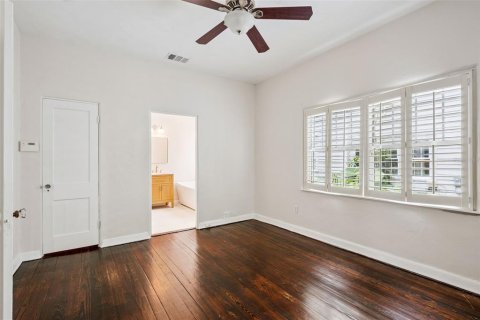 House in Orlando, Florida 2 bedrooms, 176.89 sq.m. № 2408512 - photo 20
