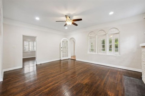House in Orlando, Florida 2 bedrooms, 176.89 sq.m. № 2408512 - photo 8