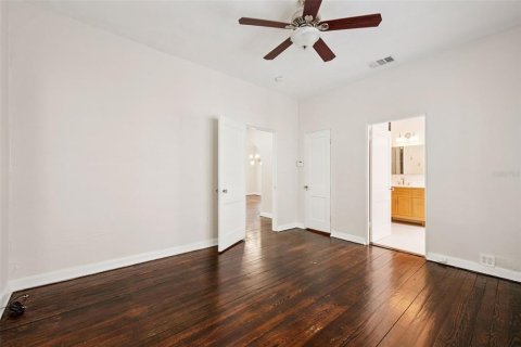 House in Orlando, Florida 2 bedrooms, 176.89 sq.m. № 2408512 - photo 19