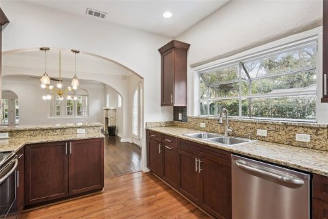 House in Orlando, Florida 2 bedrooms, 176.89 sq.m. № 2408512 - photo 15