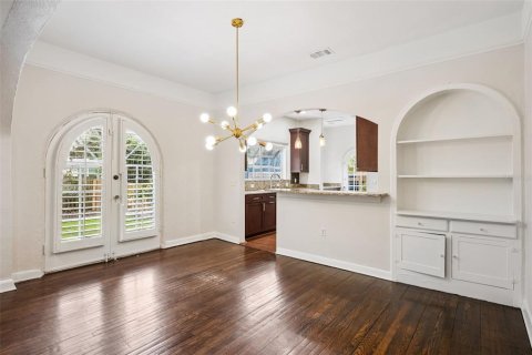 House in Orlando, Florida 2 bedrooms, 176.89 sq.m. № 2408512 - photo 12