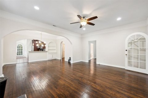 House in Orlando, Florida 2 bedrooms, 176.89 sq.m. № 2408512 - photo 10