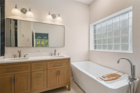 House in Orlando, Florida 2 bedrooms, 176.89 sq.m. № 2408512 - photo 25