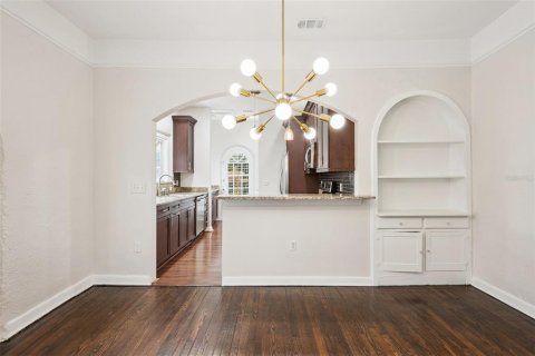 House in Orlando, Florida 2 bedrooms, 176.89 sq.m. № 2408512 - photo 13