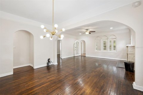 House in Orlando, Florida 2 bedrooms, 176.89 sq.m. № 2408512 - photo 11