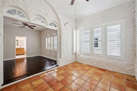 House in Orlando, Florida 2 bedrooms, 176.89 sq.m. № 2408512 - photo 23