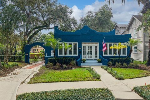 House in Orlando, Florida 2 bedrooms, 176.89 sq.m. № 2408512
