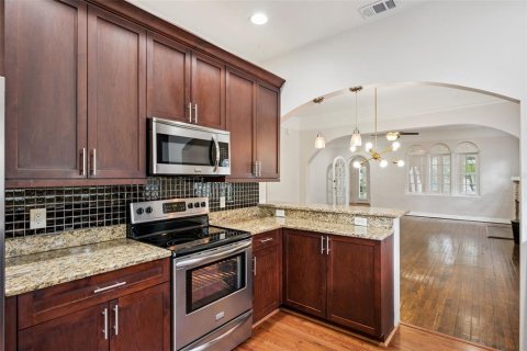House in Orlando, Florida 2 bedrooms, 176.89 sq.m. № 2408512 - photo 17