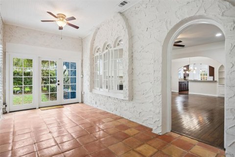House in Orlando, Florida 2 bedrooms, 176.89 sq.m. № 2408512 - photo 6