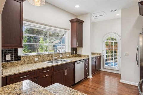 House in Orlando, Florida 2 bedrooms, 176.89 sq.m. № 2408512 - photo 18