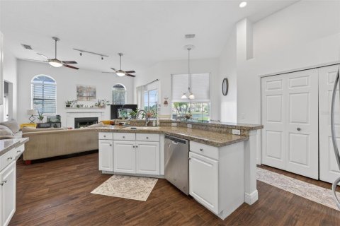 House in Orlando, Florida 5 bedrooms, 339.56 sq.m. № 2100672 - photo 15