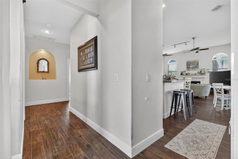 House in Orlando, Florida 5 bedrooms, 339.56 sq.m. № 2100672 - photo 13