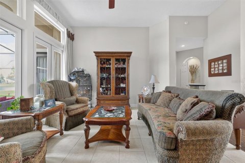 House in Orlando, Florida 5 bedrooms, 339.56 sq.m. № 2100672 - photo 12