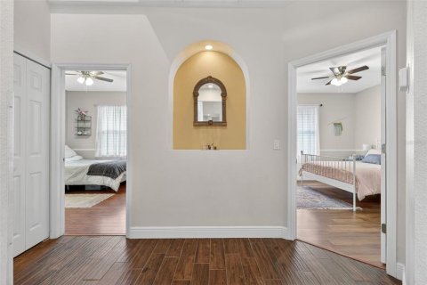 House in Orlando, Florida 5 bedrooms, 339.56 sq.m. № 2100672 - photo 24