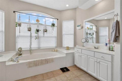 House in Orlando, Florida 5 bedrooms, 339.56 sq.m. № 2100672 - photo 29