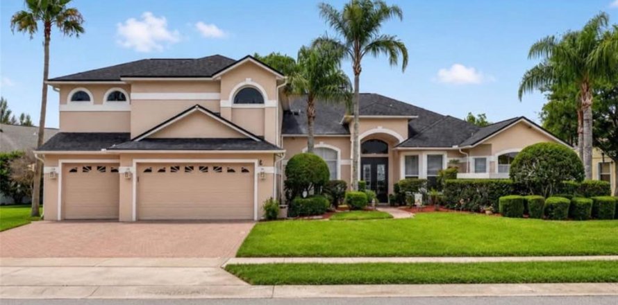 House in Orlando, Florida 5 bedrooms, 339.56 sq.m. № 2100672