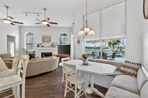 House in Orlando, Florida 5 bedrooms, 339.56 sq.m. № 2100672 - photo 21
