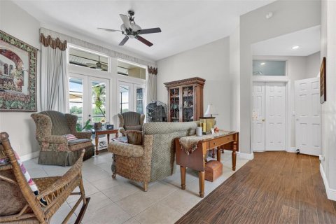 House in Orlando, Florida 5 bedrooms, 339.56 sq.m. № 2100672 - photo 10