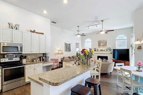 House in Orlando, Florida 5 bedrooms, 339.56 sq.m. № 2100672 - photo 18