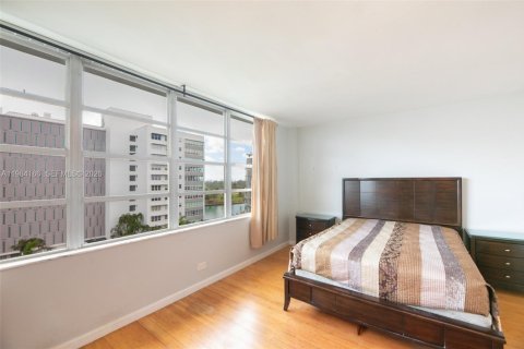 Condo in Bay Harbor Islands, Florida, 1 bedroom  № 2057716 - photo 15