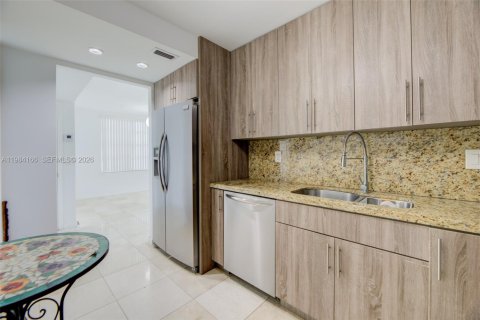 Condo in Bay Harbor Islands, Florida, 1 bedroom  № 2057716 - photo 14