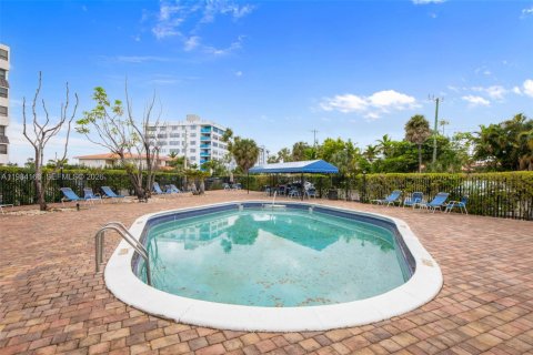 Condo in Bay Harbor Islands, Florida, 1 bedroom  № 2057716 - photo 28