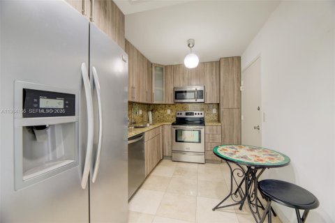 Condo in Bay Harbor Islands, Florida, 1 bedroom  № 2057716 - photo 12