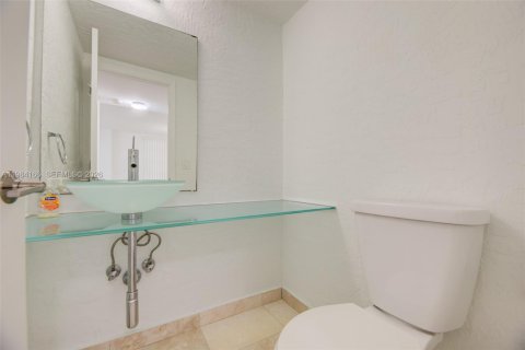 Condo in Bay Harbor Islands, Florida, 1 bedroom  № 2057716 - photo 21