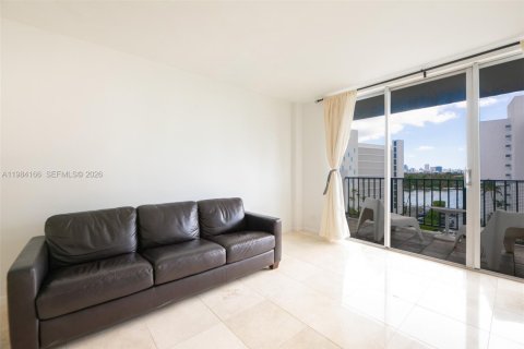 Condo in Bay Harbor Islands, Florida, 1 bedroom  № 2057716 - photo 4