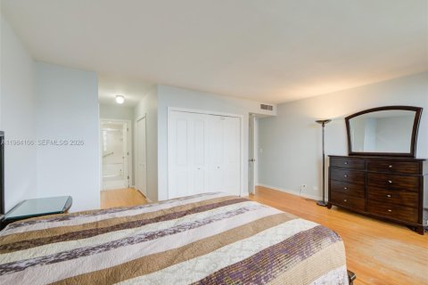 Condo in Bay Harbor Islands, Florida, 1 bedroom  № 2057716 - photo 19