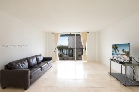 Condo in Bay Harbor Islands, Florida, 1 bedroom  № 2057716 - photo 2