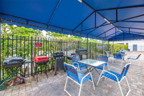 Condo in Bay Harbor Islands, Florida, 1 bedroom  № 2057716 - photo 29