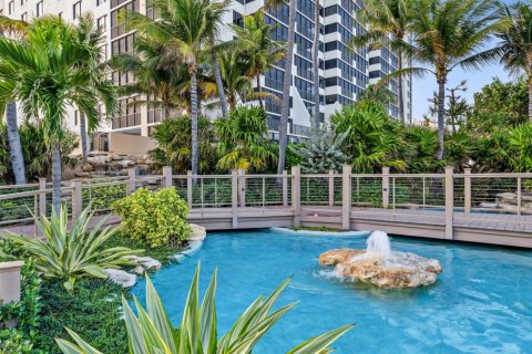 Condo in Highland Beach, Florida, 2 bedrooms  № 1096506 - photo 1