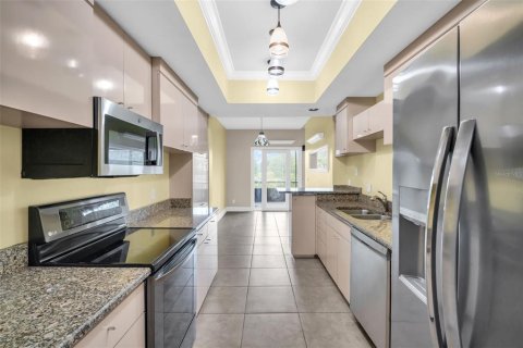 Townhouse in Tampa, Florida 3 bedrooms, 227.15 sq.m. № 2384423 - photo 4