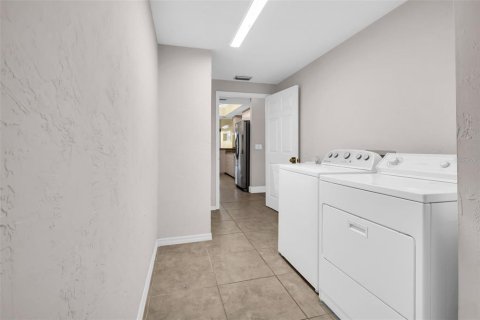 Townhouse in Tampa, Florida 3 bedrooms, 227.15 sq.m. № 2384423 - photo 27
