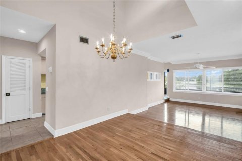 Townhouse in Tampa, Florida 3 bedrooms, 227.15 sq.m. № 2384423 - photo 7