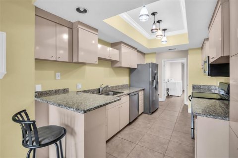 Townhouse in Tampa, Florida 3 bedrooms, 227.15 sq.m. № 2384423 - photo 12