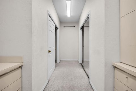 Townhouse in Tampa, Florida 3 bedrooms, 227.15 sq.m. № 2384423 - photo 17